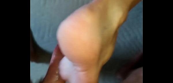 trendsCurvy brunette wife gives amazing footjob with huge cumshot - Becky Tailorxxx